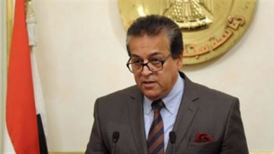 وزير التعليم العالى يتلقى تقريراً باستعدادات جامعة سوهاج للعام الدراسى الجديد