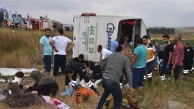 إصابة 6 عمال فى حادث انقلاب سيارة 