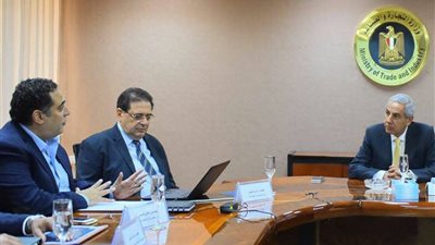 قابيل:إنشاء مصنع للأحذية الرياضية باستثمارات 50 مليون دولار