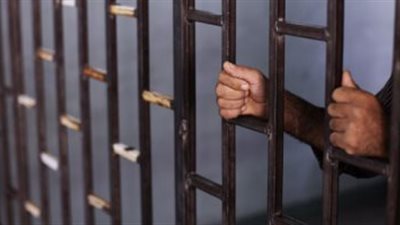 مباحث الآداب بالإسكندرية تضبط سيدة تسهل دعارة فتيات على المقاهى