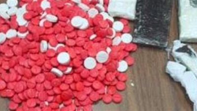 القبض على راكب بمطار أسيوط أخفى 330 قرص ترامادول داخل «برطمان» 