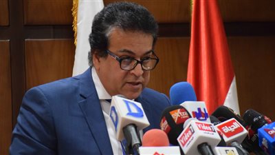 عبدالغفار يستعرض تقريراً حول استعدادات جامعة الإسكندرية لبدء الدراسة