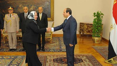 «عادلة رجب» تؤدي اليمين نائبا لوزير السياحة