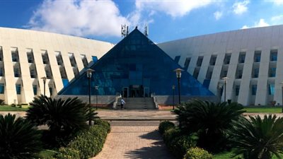 المقر الرئيسي للمصرية للاتصالات يشهد أول ظهور رسمي لـ«اللوجو»الجديد 