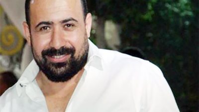 «لوجو» المصرية للاتصالات وعلامة «آبل»..