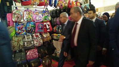 بالصور.. المصيلحي يفتتح معرض «أهلًا مدارس» بأرض المعارض