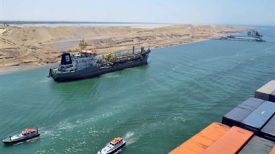 44 سفينة تعبر المجرى الملاحي لقناة السويس بحمولة 2.4 مليون طن