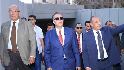 بالصور..وزيرى«النقل والتنمية المحلية» فى جولة تفقدية لنفق كليوباترا بالإسكندرية 