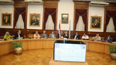 محافظ القاهرة: إنشاء فصول جديدة هدف أساسي لتخفيف الكثافة