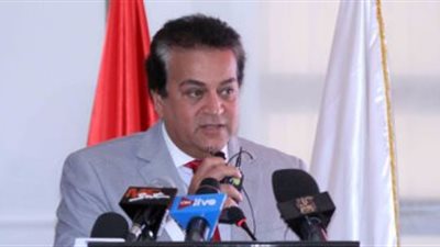 وزير التعليم العالي يستقبل مدير الشئون الدولية بجامعة ميموريال الكندية