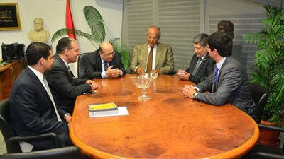 وزير التنمية المحلية يبحث الاستفادة من أنشطة مكتبة الإسكندرية لنشر الوعي الثقافي