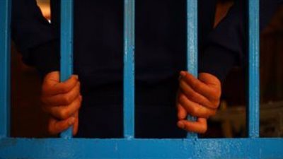 ضبط سائق بحوزته 19 ألف جنيه إسترلينى قبل بيعها بالسوق السوداء