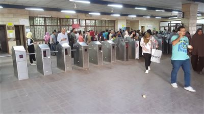 بالصور.. محطة مترو المرج تستقبل العام الدراسي الجديد بماكينات تذاكر جديدة