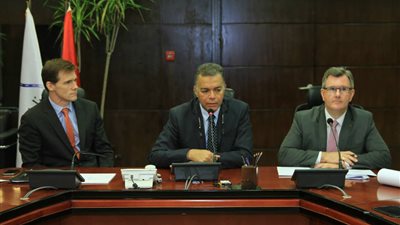 «عرفات» يبحث مع الشركات البريطانية التعاون في مجالات النقل المختلفة