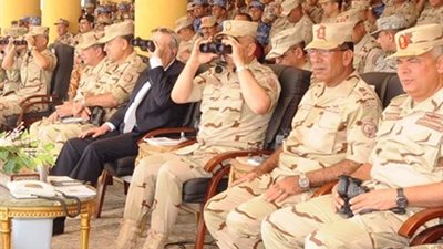 الفريق «حجازي» يشهد رماية بالذخيرة الحية ضمن مناورات «النجم الساطع 2017»