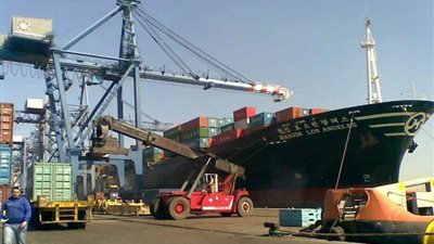 تداول 12 سفينة بموانئ بورسعيد.. اليوم