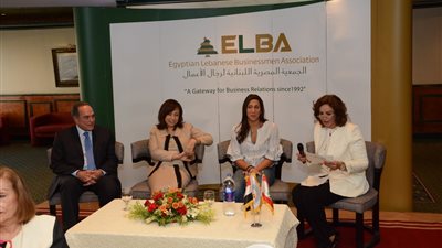 «المصرية اللبنانية» تكرم بطلة السباحة فريدة عثمان