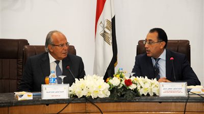 وزيرا الإسكان والتنمية المحلية و17 محافظًا يتابعون موقف تطوير المناطق العشوائية