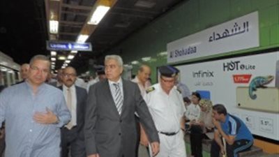 بالصور..مساعد وزير الداخلية في جولة بالمترو والسكة الحديد