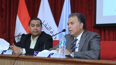 «عرفات» يشهد فعاليات ندوة علمية عن المشاريع البحثية لتطوير منظومة النقل 