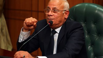 «محافظ بورسعيد» يوقع عقد تمليك مصنع شركة بورسعيد الوطنية للحديد والصلب