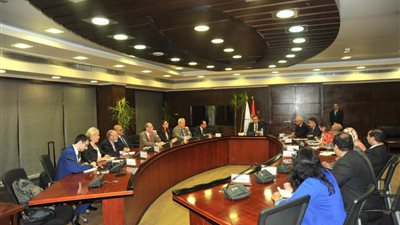 وزير النقل يبحث تأمين المرور مع وفد الاتحاد الأوروبي 