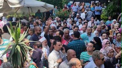 بالصور.. زحام شديد في جميع فروع بنك التعمير والإسكان لحجز «سكن مصر»