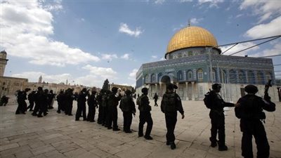 مستوطنون يهود يقتحمون باحات المسجد الأقصى المبارك