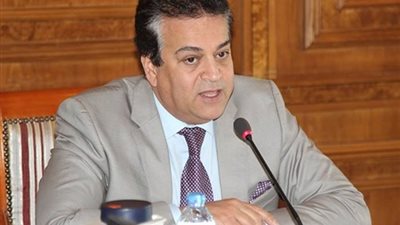 «وزير التعليم العالي» يبحث مع «سفير فرنسا» زيادة أعداد المنح الدراسية