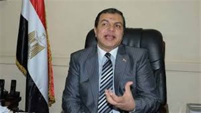 في ذكرى انتصارات أكتوبر.. «سعفان» يسلم 194 عاملًا عقود عملهم