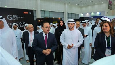 «وزير الاتصالات» يستقبل ولي عهد دبي بمعرض جيتكس الدولي