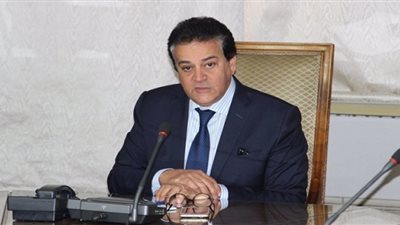 وزير التعليم العالي يلتقي نظيره الفرنسي لبحث إنشاء أفرع للجامعات الفرنسية بالعاصمة الإدارية