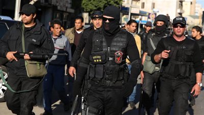 «أمن القاهرة» يضبط مرتكبي واقعة قتل عامل بمسكنه وسرقته