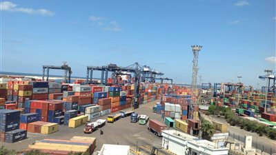 نشاط في حركة السفن ووصول ١٩٠ ألف طن بضائع إلى ميناء الاسكندرية