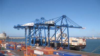 ميناء دمياط يستقبل 7 سفن للحاويات والبضائع العامة