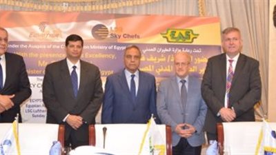 «مصر للطيران» تجدد عقد شراكة لتموين الطائرات بـ١٠٠ مليون جنيه