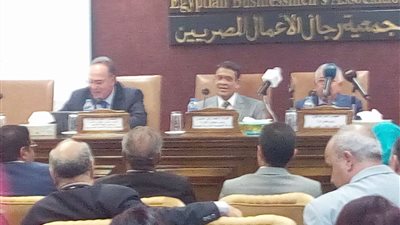 بالصور.. بدء اجتماع لجنة التشييد بجمعية رجال الأعمال