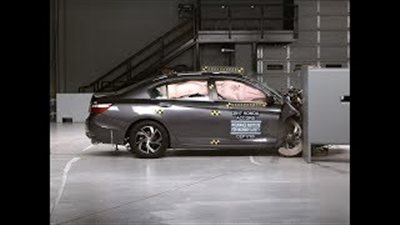 شاهد.. هوندا أكورد تجتاز اختبار التصادم الخاص بـ«IIHS»