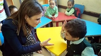 «سحر نصر» تتفقد مدرسة «جزيرة بن أحمد» للتعليم الأساسى بالمنيا