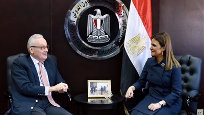 سحر نصر تبحث مع سفير إيطاليا الجديد زيادة استثمارات بلاده فى مصر