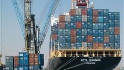 عبور 60 سفينة قناة السويس بحمولة 3.8 مليون طن