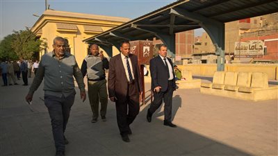 شاهد.. رئيس هيئة السكة الحديد يتفقد ورش ديزل ومحطة قطارات «الواسطة»