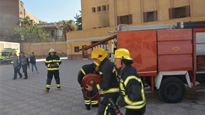 «التعليم» تطبق تدريب ميدانى لإخلاء مدرسة لمواجهة الكوارث والأزمات