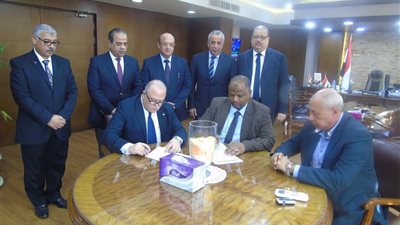 شاهد.. «القابضة للصناعات الغذائية» توقع عقدًا لاستيراد وتوزيع اللحوم السودانية فى مصر