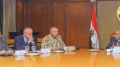 مجموعة عمل من وزارتى الصناعة والإسكان واتحاد الصناعات لتوفير معدات المشروعات القومية