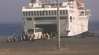 وصول وسفر 1930 راكباً بموانئ البحر الأحمر وتداول 613 شاحنة