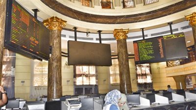 هبوط جماعي لمؤشرات البورصة المصرية بمنتصف تعاملات الإثنين
