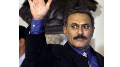 سكاي نيوز: دفن على عبدالله صالح في صنعاء ليلاً دون مراسم