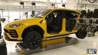 شاهد.. جولة داخل مصنع لمبورجيني أثناء صناعة سيارة أوروس 