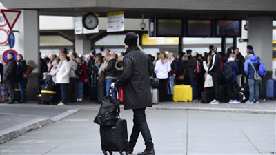 شاهد.. أول فيزا إلكترونية 